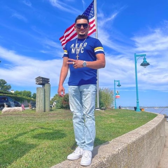 Meet your Posher, Ariel - Picture 1 of 1